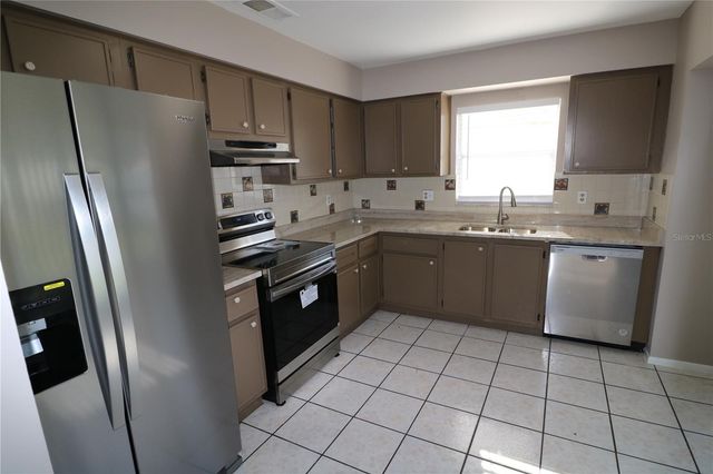5018 OAKSHIRE DRIVE, Tampa, FL 33625