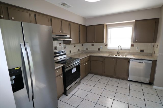 5018 OAKSHIRE DRIVE, Tampa, FL 33625