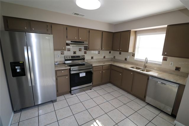5018 OAKSHIRE DRIVE, Tampa, FL 33625