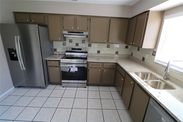 5018 OAKSHIRE DRIVE, Tampa, FL 33625