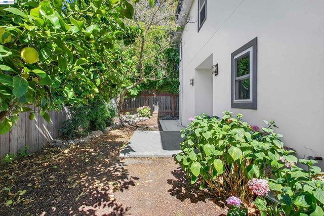 912 914 61st Street, Oakland, CA 94608