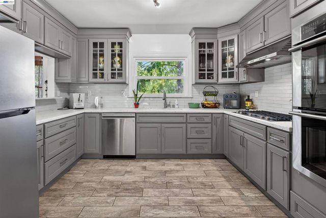 912 914 61st Street, Oakland, CA 94608