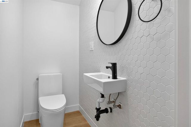 912 914 61st Street, Oakland, CA 94608