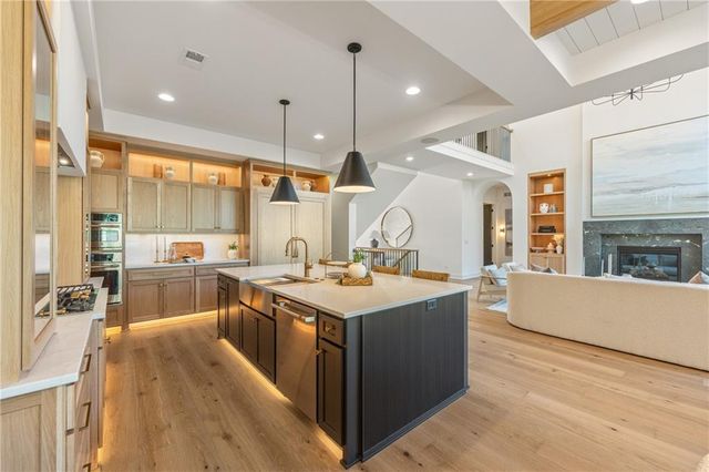 17016 Rosehill Street, Overland Park, KS 66221