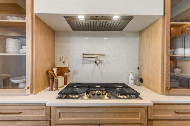 17016 Rosehill Street, Overland Park, KS 66221