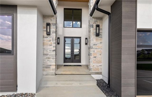 17016 Rosehill Street, Overland Park, KS 66221