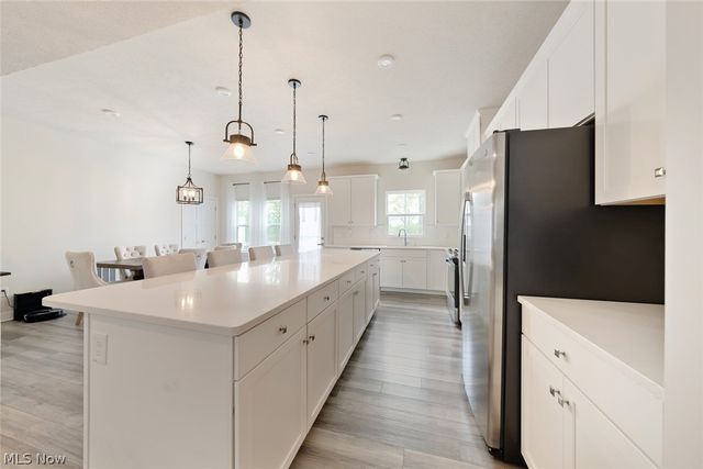 1423 Chateau Place, Avon, OH 44011