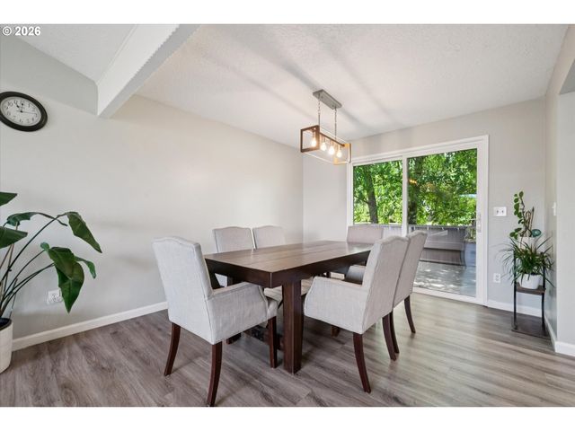14622 Ne ROSE Pkwy, Portland, OR 97230