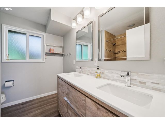14622 Ne ROSE Pkwy, Portland, OR 97230