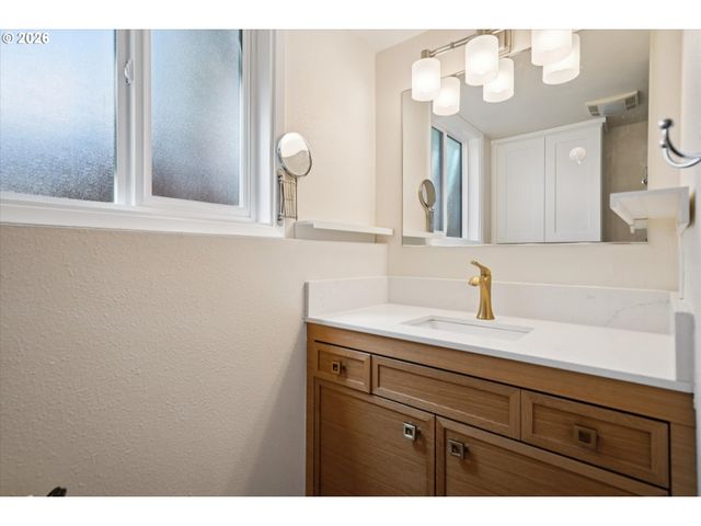 14622 Ne ROSE Pkwy, Portland, OR 97230