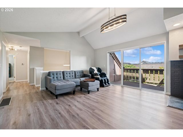 14622 Ne ROSE Pkwy, Portland, OR 97230