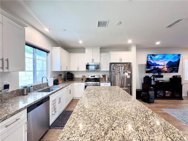 16066 Carrara Lane, Fontana, CA 92336