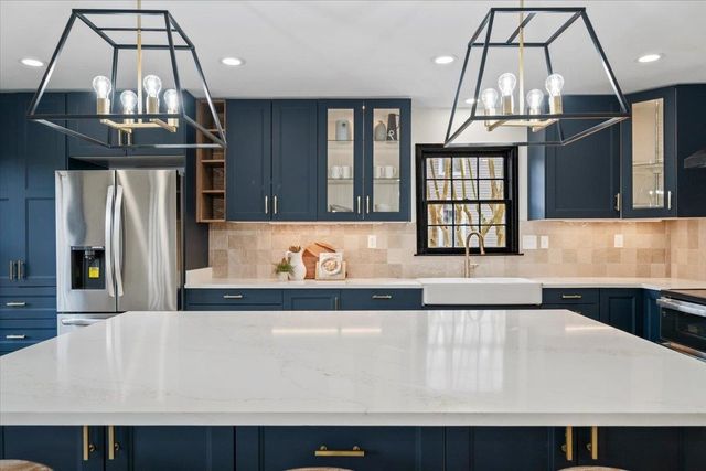 7944 DOVIE LN, Germantown, TN 38138