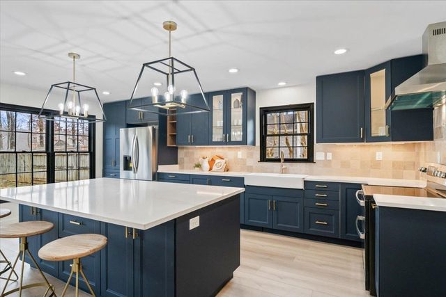 7944 DOVIE LN, Germantown, TN 38138