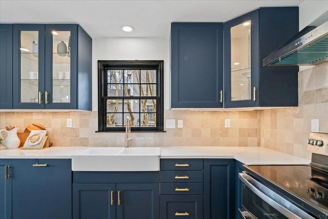 7944 DOVIE LN, Germantown, TN 38138