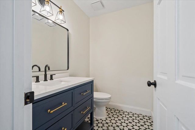 7944 DOVIE LN, Germantown, TN 38138