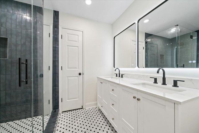 7944 DOVIE LN, Germantown, TN 38138