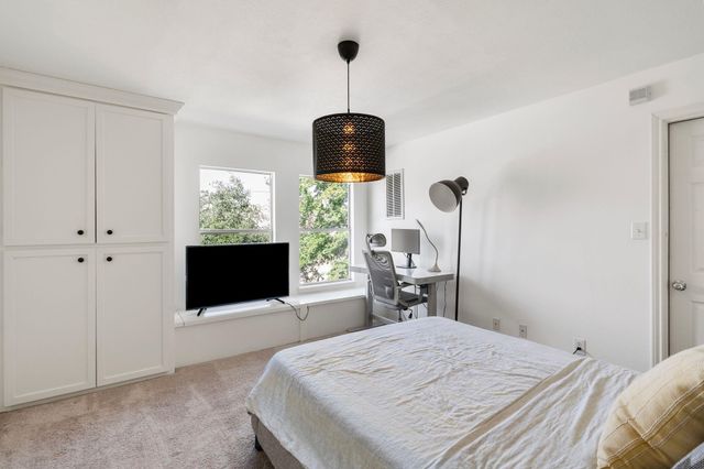 1425 W 26th Street A, Houston, TX 77008