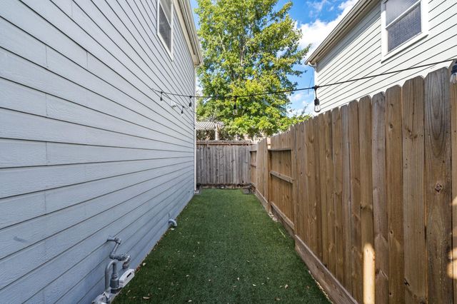 1425 W 26th Street A, Houston, TX 77008