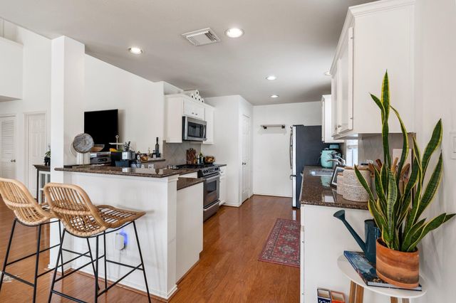 1425 W 26th Street A, Houston, TX 77008