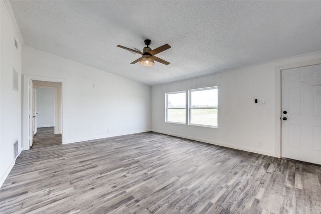 140 Terri Drive, Collinsville, TX 76233