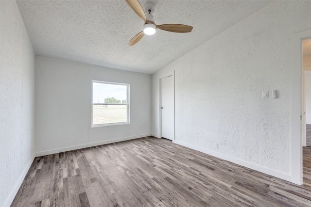 140 Terri Drive, Collinsville, TX 76233