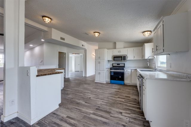 140 Terri Drive, Collinsville, TX 76233