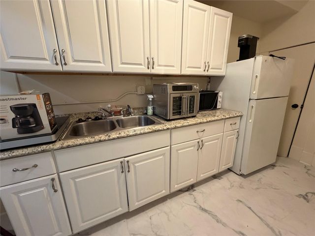 402 Hyde Park Boulevard 4, Houston, TX 77006