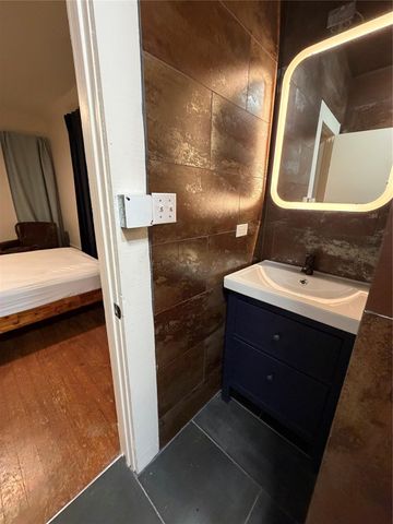 402 Hyde Park Boulevard 4, Houston, TX 77006