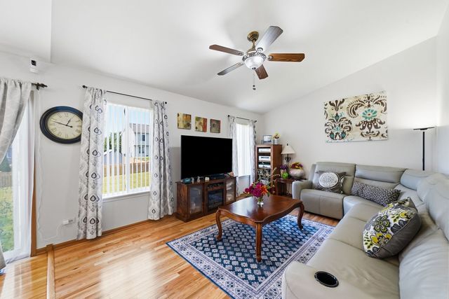390 Deering Lane, Bolingbrook, IL 60440