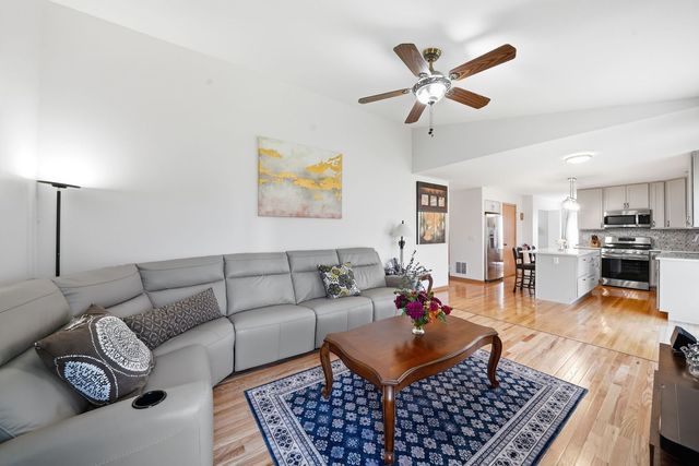 390 Deering Lane, Bolingbrook, IL 60440