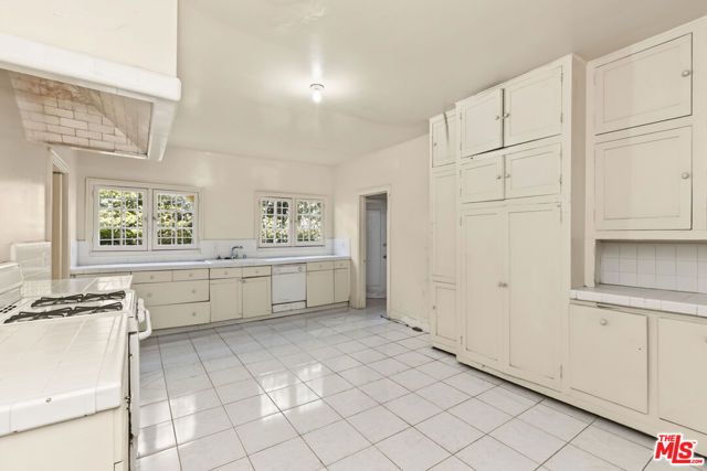 462 S McCadden Place, Los Angeles, CA 90020