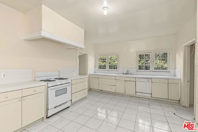 462 S McCadden Place, Los Angeles, CA 90020