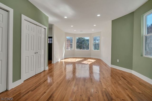 249 Hillside Ave, Leonia Boro, NJ 07605