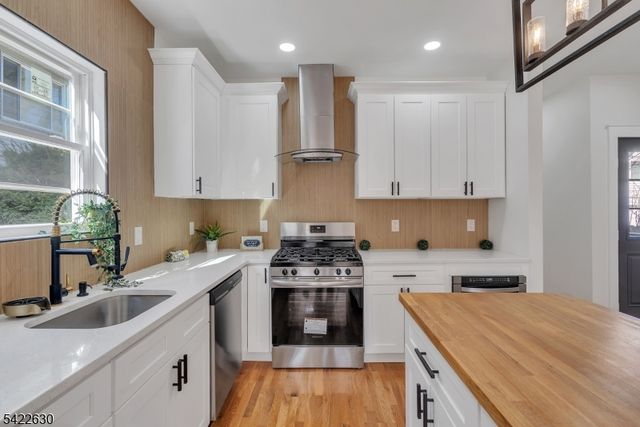 249 Hillside Ave, Leonia Boro, NJ 07605