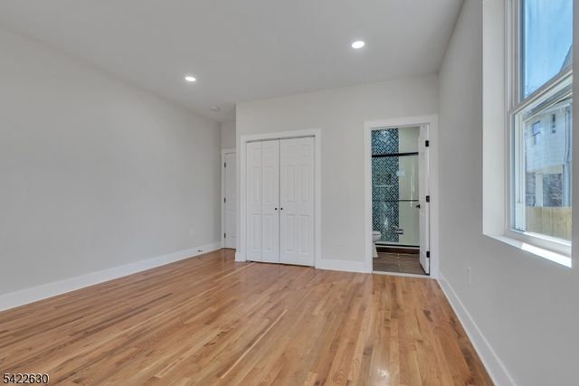 249 Hillside Ave, Leonia Boro, NJ 07605
