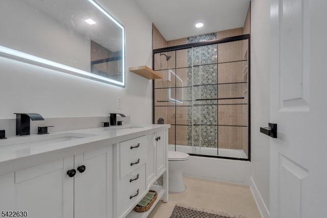 249 Hillside Ave, Leonia Boro, NJ 07605