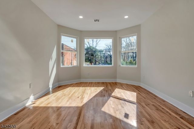 249 Hillside Ave, Leonia Boro, NJ 07605