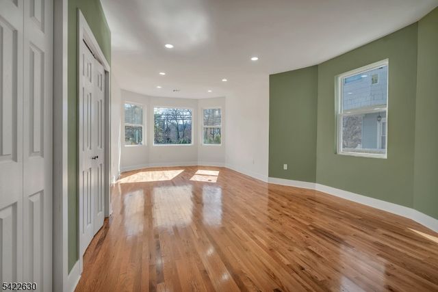249 Hillside Ave, Leonia Boro, NJ 07605