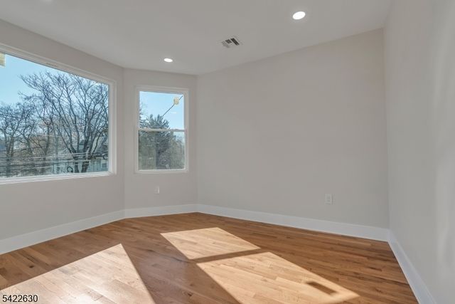 249 Hillside Ave, Leonia Boro, NJ 07605