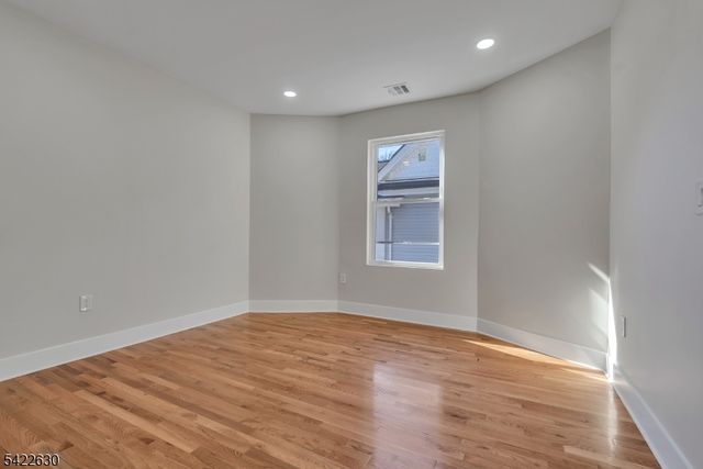 249 Hillside Ave, Leonia Boro, NJ 07605