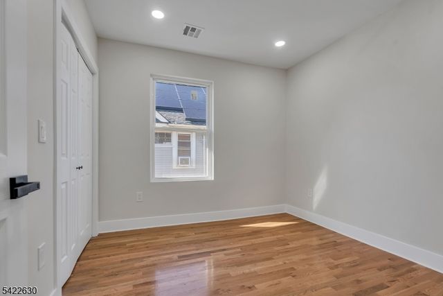 249 Hillside Ave, Leonia Boro, NJ 07605