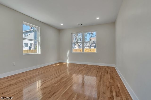 249 Hillside Ave, Leonia Boro, NJ 07605