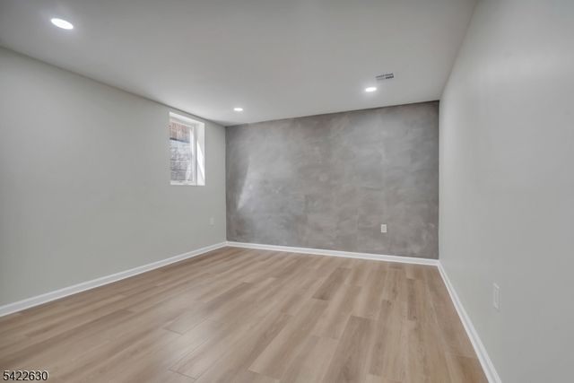 249 Hillside Ave, Leonia Boro, NJ 07605
