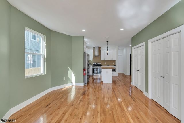 249 Hillside Ave, Leonia Boro, NJ 07605