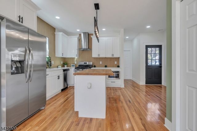 249 Hillside Ave, Leonia Boro, NJ 07605