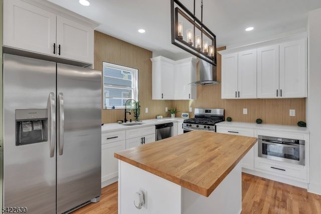 249 Hillside Ave, Leonia Boro, NJ 07605