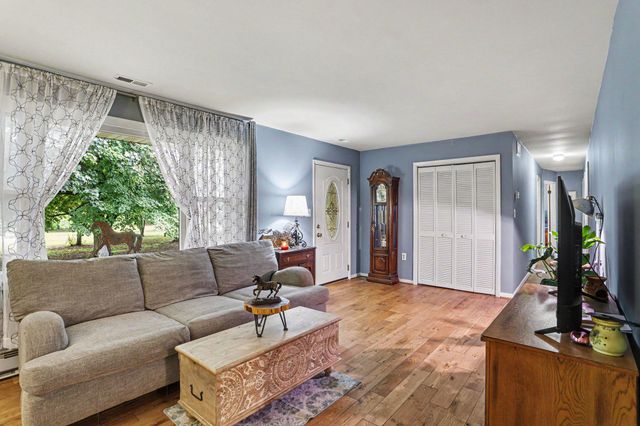 2226 HARNEY RD, Littlestown, PA 17340