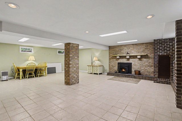 2226 HARNEY RD, Littlestown, PA 17340