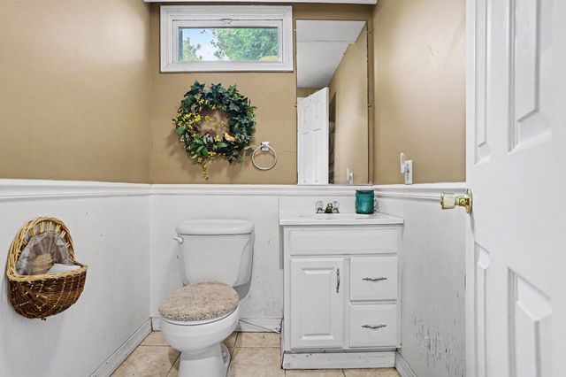 2226 HARNEY RD, Littlestown, PA 17340